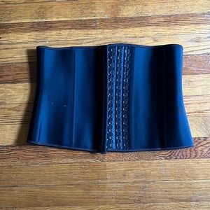 Waist trainer black size XL